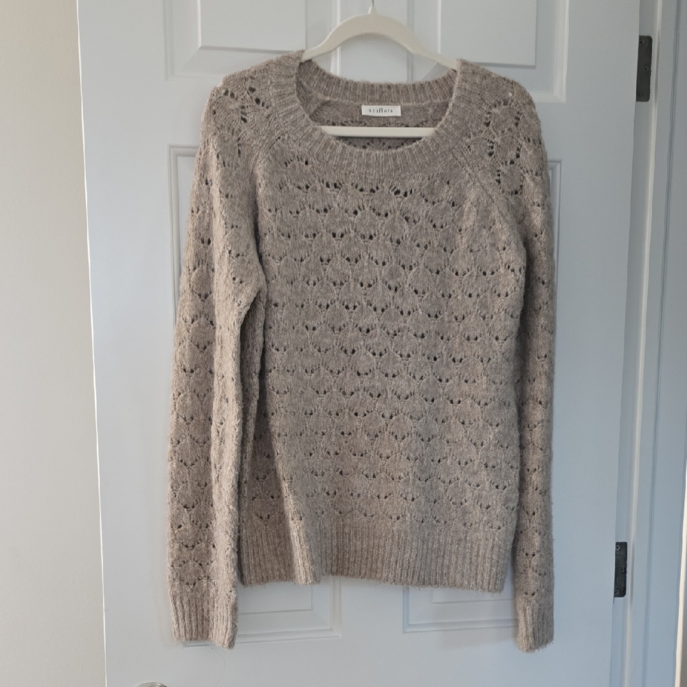 Neuflora: Beige Knit Sweater